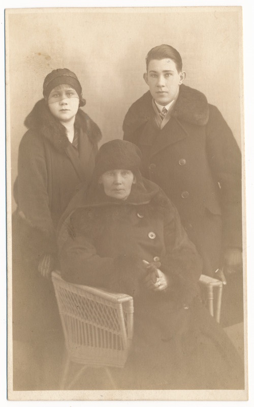 foto pere Salme, ema Marie ja Hans Noor, 31.12.1929 Viljandi