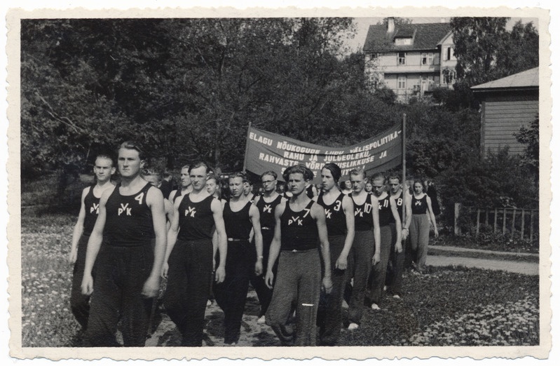 foto, Viljandi Pedagoogilise Kooli meeskond, Rakvere, Haapsalu ja Viljandi pedagoogiliste koolide vahelised võistlused, 8.06.1953, taga nimed