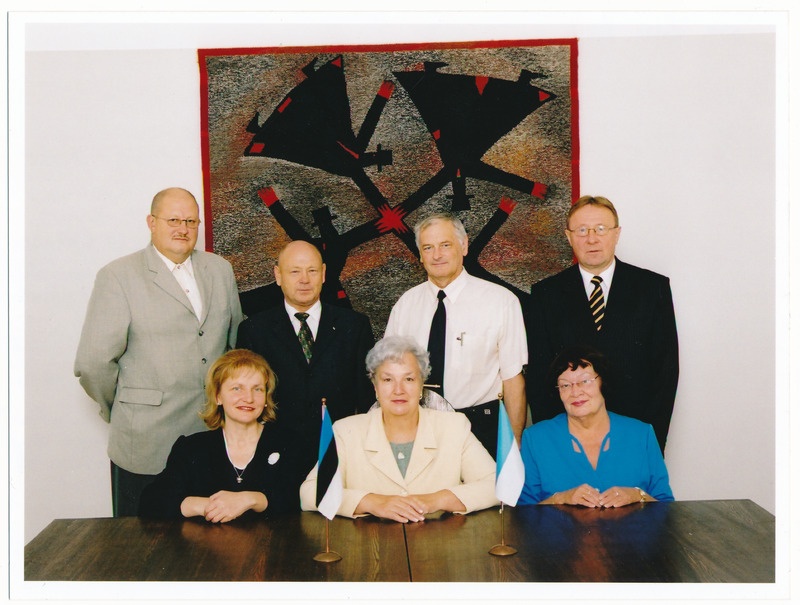 värvifoto, Viljandi linnavalitsus 2003-2005, linnapea M. Vahtra, 2003 foto J. Pääsuke