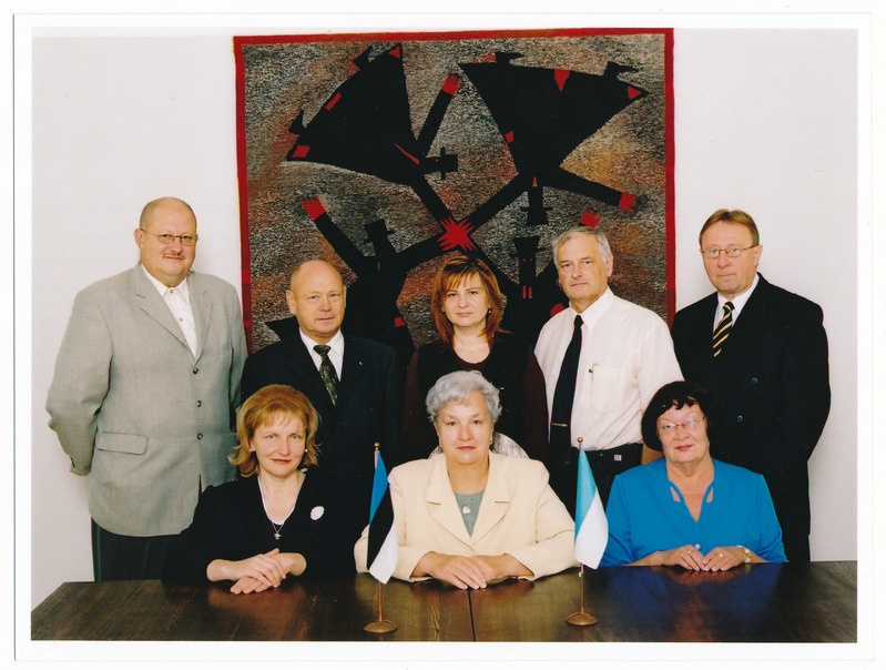 värvifoto, Viljandi linnavalitsus 2003-2005, linnapea M. Vahtra, linnasekretär E. Pius, 2003 foto J. Pääsuke