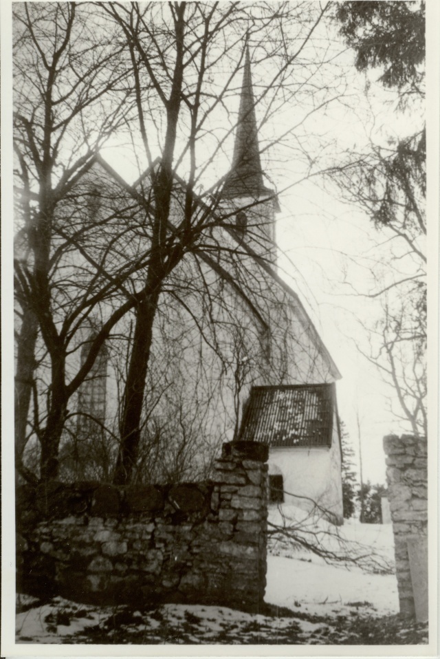 foto ja negatiiv Järva-Madise kirik 1982