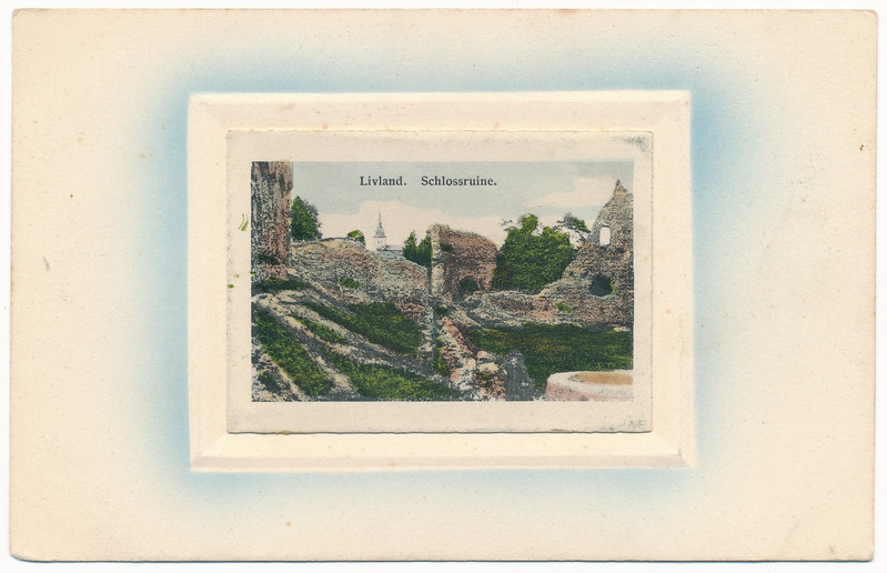 trükipostkaart albumis, Viljandi lossimäed, Kaevumägi, u 1910, koloreeritud