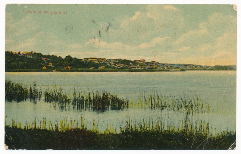 trükipostkaart albumis, Viljandi järv, mäeveerul linnamajad u 1910, kirjastus H. Leoke, koloreeritud