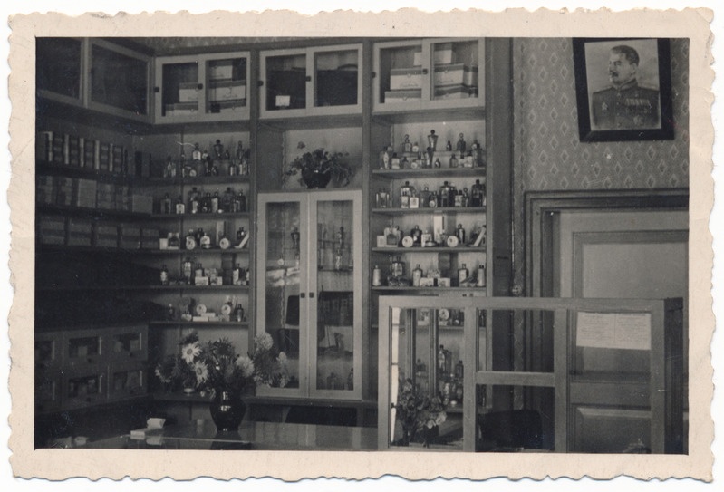 foto Viljandi Tartu tn 6, kaubastu kauplus nr 19, Galanterii, sisevaade, u 1950