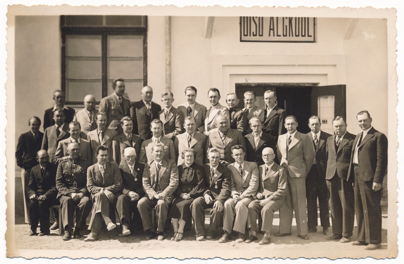 foto Paistu khk, Õisu algkool, ees grupp: vallasekretärid jt, 17.06.1940 foto A. Järvekülg