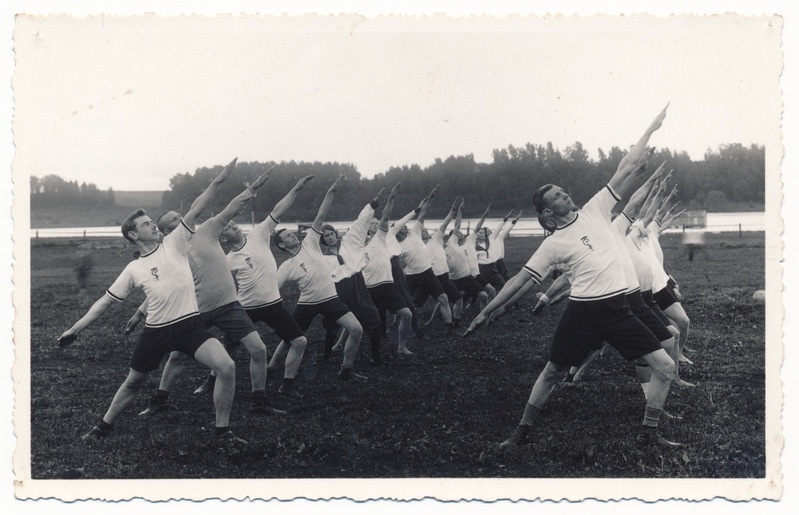 foto Viljandi spordiselts Tulevik, I kergejõustiku kursused, grupp Viljandi järve ääres, 1914 foto M. Teng