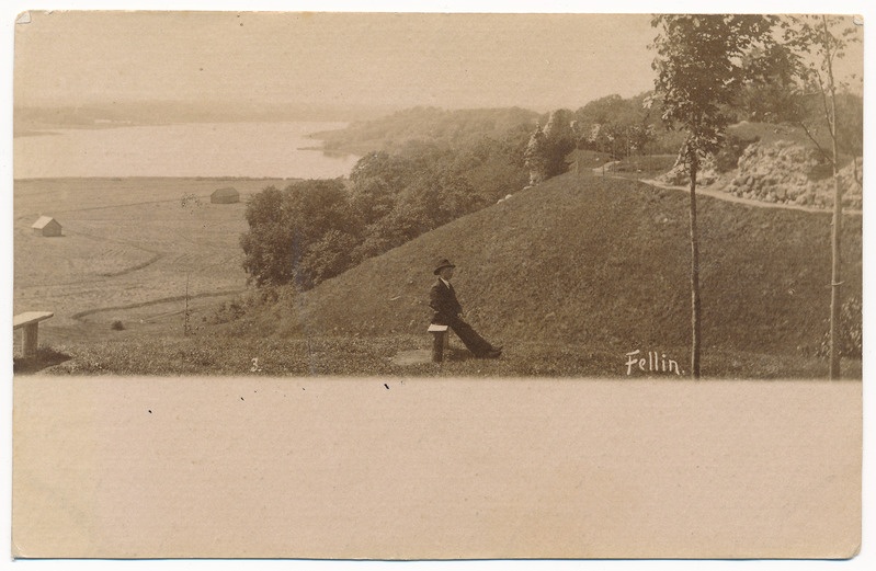 fotopostkaart albumis, Viljandi lossimäed, järv 1901, foto T. Parri