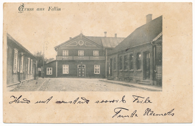 trükipostkaart albumis, Viljandi Posti tn ristumine Eha tn, keskel saksa käsitööliste seltsi maja, u 1910
