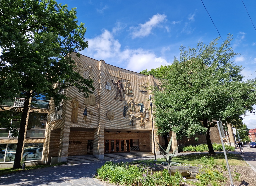 Ceramic reliefs of the facade, main building rephoto