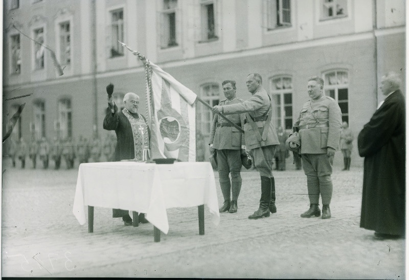 Kaitseliidu lipu õnnistamine.