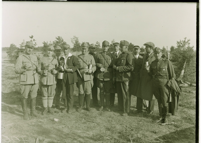 Kaitseliidu laskurid võidetud auhindadega.