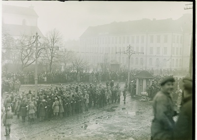 Kaitseliitlased Eesti Vabariigi aastapäeva paraadil.  similar photo