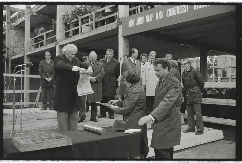 Tartu ülikooli raamatukogu hoonele nurgakivi panek. 27. september 1976. a.