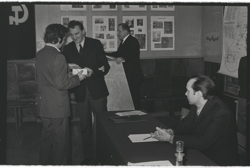 Tsiviilkaitse. Juhtivkoosseisu esimene õppus ja autasustamine. 26. jaanuar 1977. a.