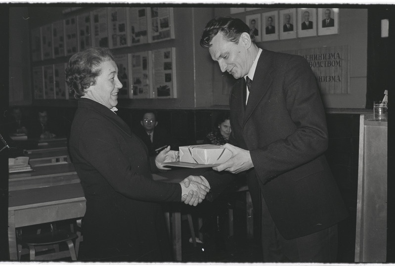 Tsiviilkaitse. Juhtivkoosseisu esimene õppus ja autasustamine. 26. jaanuar 1977. a.