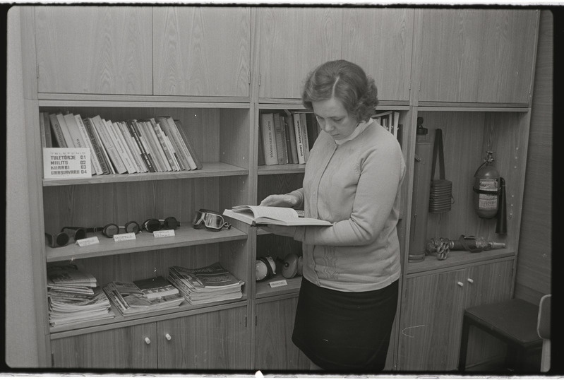 Tartu ülikooli administratiiv-majandushoone. 28. detsember 1976. a. Fotod stendi jaoks