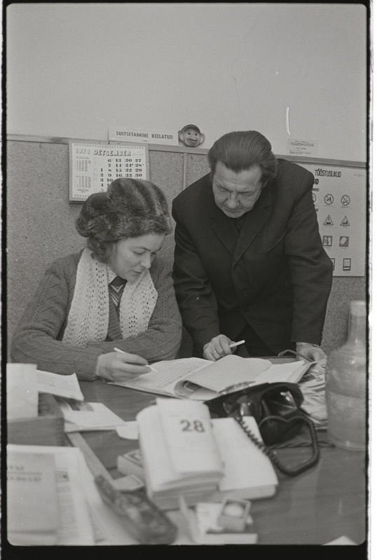 Tartu ülikooli administratiiv-majandushoone. 28. detsember 1976. a. Fotod stendi jaoks
