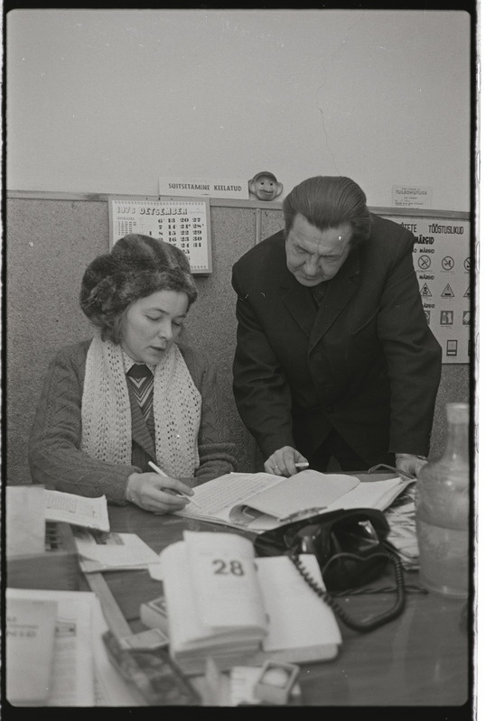 Tartu ülikooli administratiiv-majandushoone. 28. detsember 1976. a. Fotod stendi jaoks