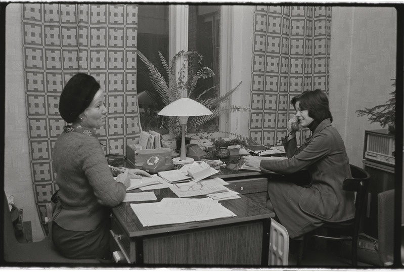 Tartu ülikooli administratiiv-majandushoone. 28. detsember 1976. a. Fotod stendi jaoks