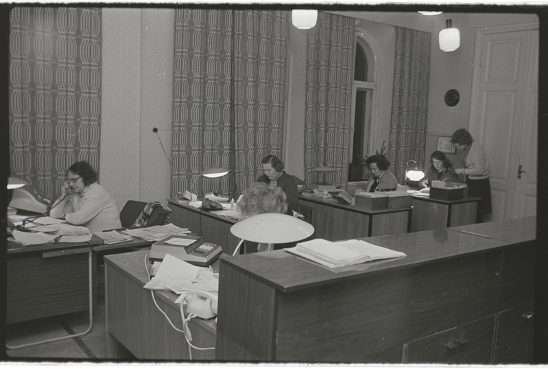 Tartu ülikooli administratiiv-majandushoone. 28. detsember 1976. a. Fotod stendi jaoks