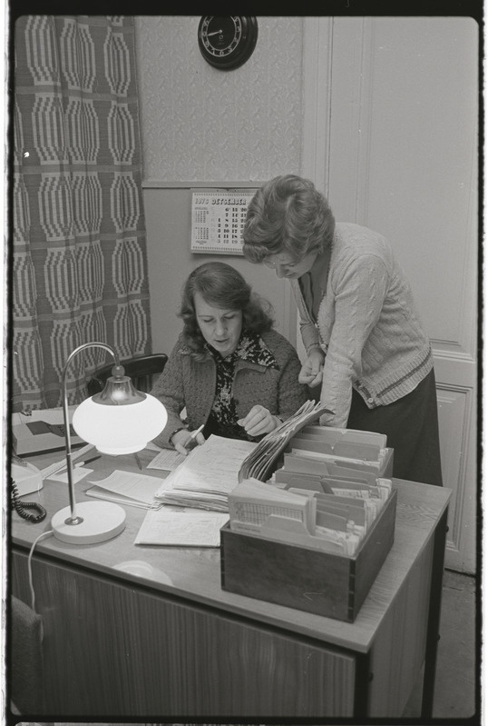 Tartu ülikooli administratiiv-majandushoone. 28. detsember 1976. a. Fotod stendi jaoks