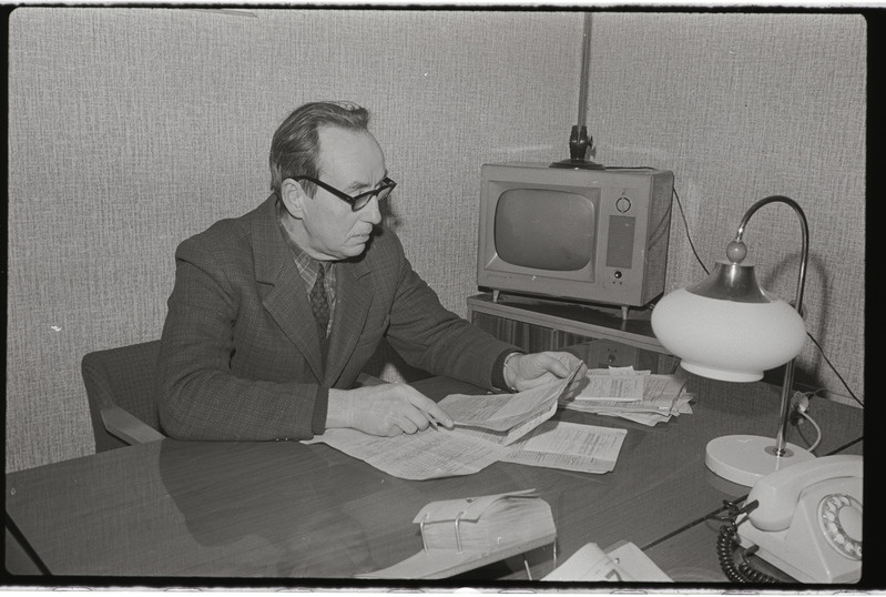 Tartu ülikooli administratiiv-majandushoone. 28. detsember 1976. a. Fotod stendi jaoks