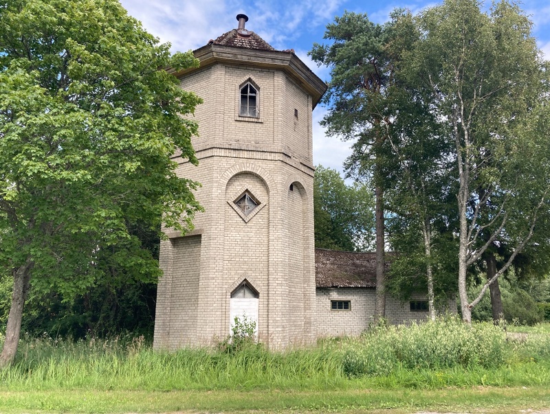 Photo. Water tower of Lihula Railway Station. Black and white. Located: Hm 7975 - Technical monuments of Haapsalu district rephoto