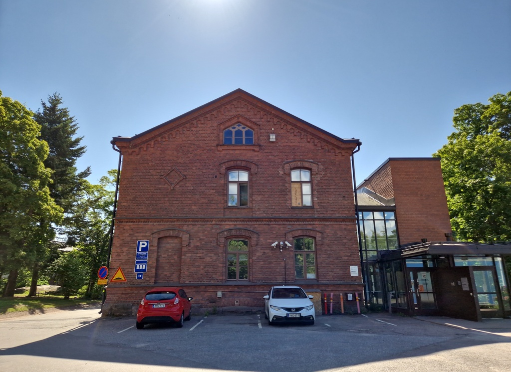 Kivelän sairaala, rakennus n:o 2. Sairaalan rakennus ulkoapäin sisäänkäynnin puolelta (2A). rephoto