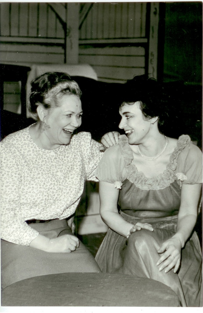 Tegelased  Juhan Smuuli "Kihnu Jõnni" lavastusest