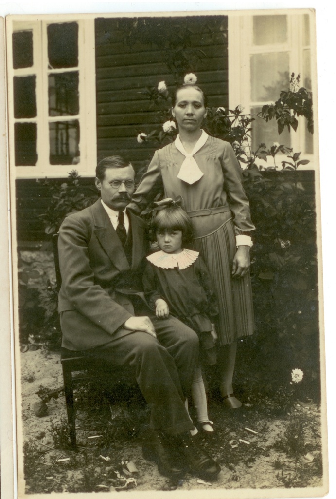 Kaarel ja Kadri Tuulik tütre Salmega