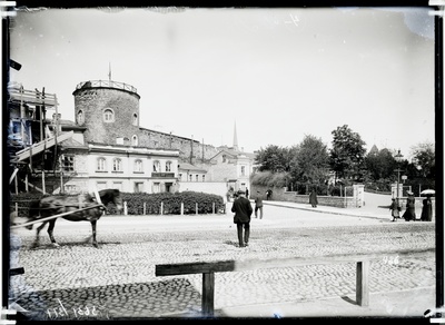 Vaade Jaani tänava (Pärnu mnt) ja Valli tänava ristmikule ning Viruvärava mäele.  duplicate photo