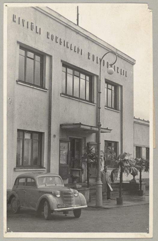 Kiviõli Kombinaadi kultuurimaja, ehitatud  1948. a. Fotograaf V. Samussenko.