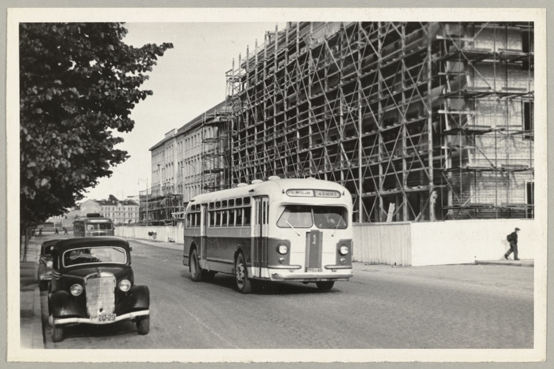 Seeria: "Fotosid Eesti NSV-st mitmesugustelt elualadelt". Elumajade uusehitus Tallinnas.