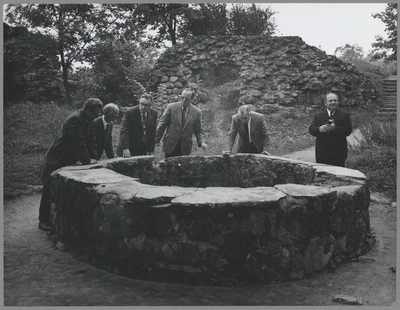 foto, Viljandi, Kaevumägi, Porvoo linnavolikogu delegatsioon, 1972, foto E. Veliste