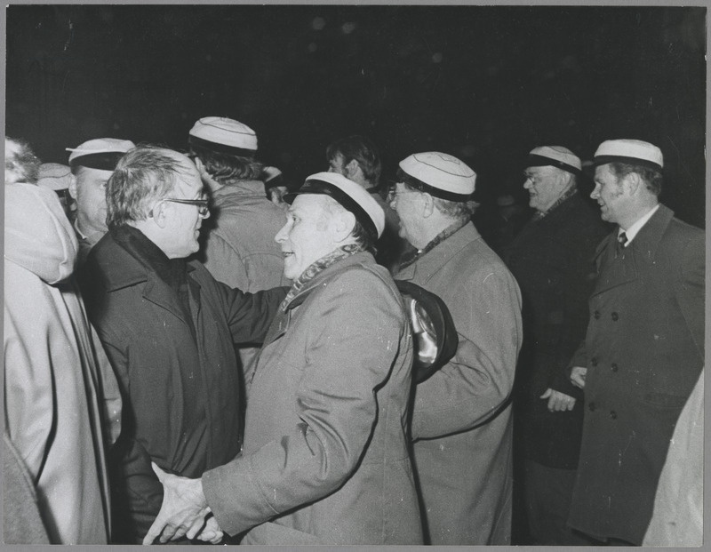 foto, Viljandi, Porvoo meeskoori saabumine, 1977, foto E. Veliste