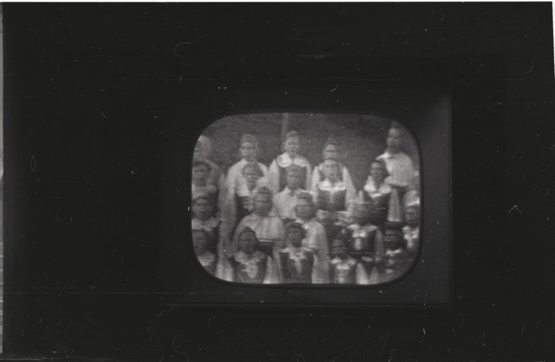 negatiiv, Viljandi Laulupidu, naiskoor esinemas (televiisoriekraanilt), 1960