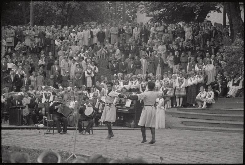 negatiiv, Viljandi Laulupidu, Gruusia rahvatantsijate esinemine, 1960