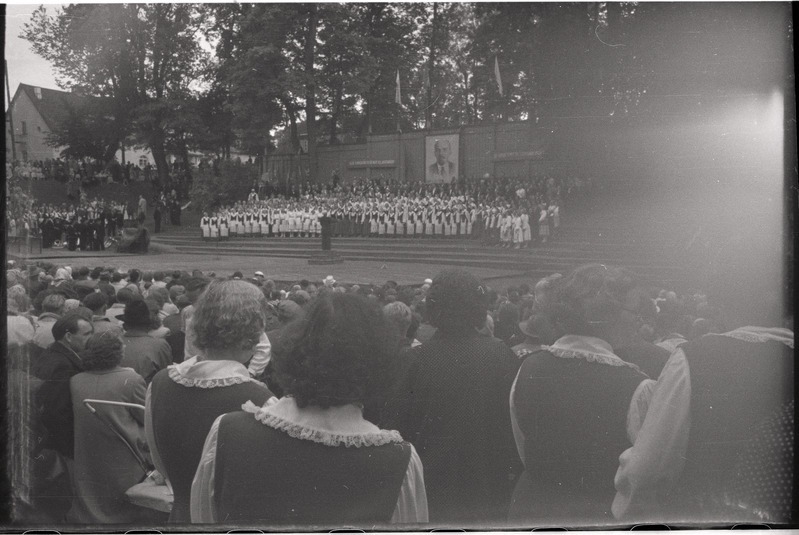 negatiiv, Viljandi Laulupidu, ühendatud segakoorid ja puhkpilliorkester esinemas, 1960
