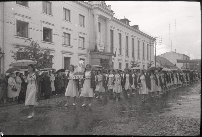 negatiiv, Viljandi Laulupidu, naiskoor Eha rongkäigus, 1960