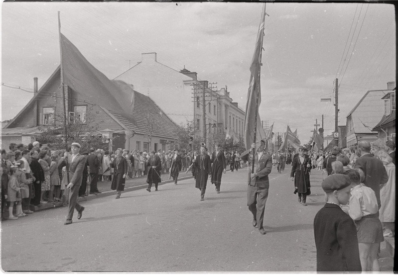 negatiiv, Viljandi Laulupidu, lipukandjad rongkäigus, 1964