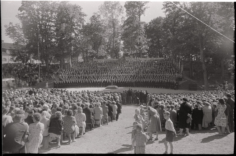 negatiiv, Viljandi Laulupidu ühendkoorid ja publik, 1964