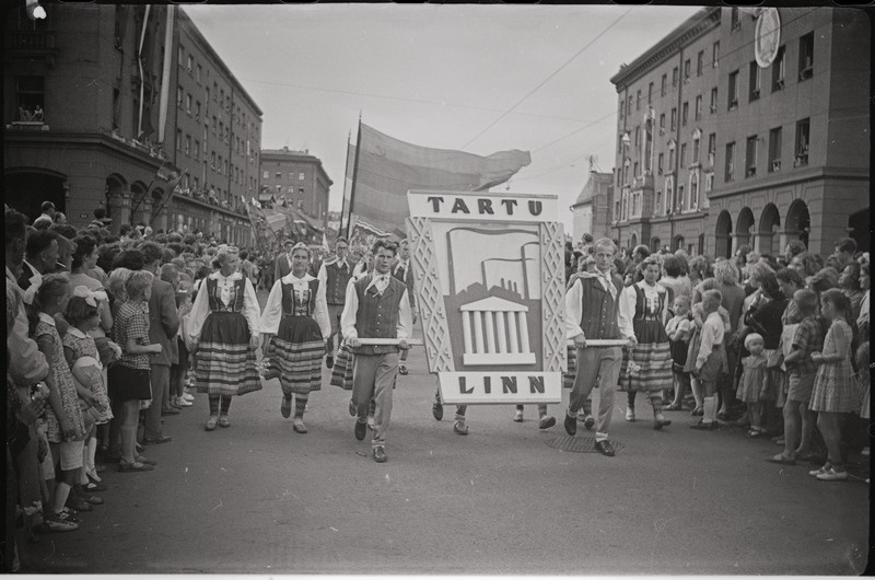 negatiiv, ENSV Üldlaulupidu, Tartu linna kolonni algus, 1960