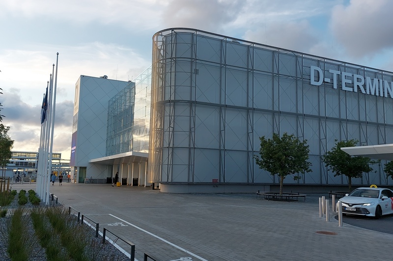 Tallinna reisisadama D-terminal, vaade hoonele küljelt. Arhitektid Irina Raud, Meelis Nurm rephoto
