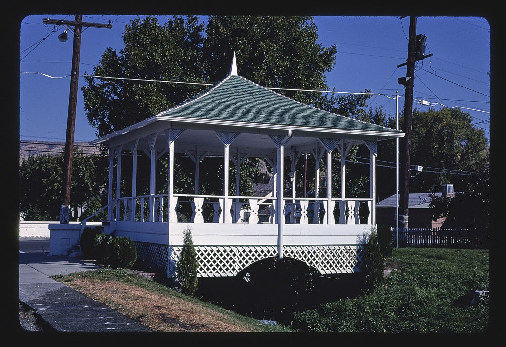 Bandstand-bridge, 2nd and Canal Streets, Naches, Washington (LOC)