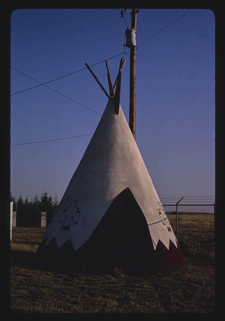 Teepee, Alta's Cactus Cave Gift Shop since 1944, Route 70, Roswell, New Mexico (LOC)