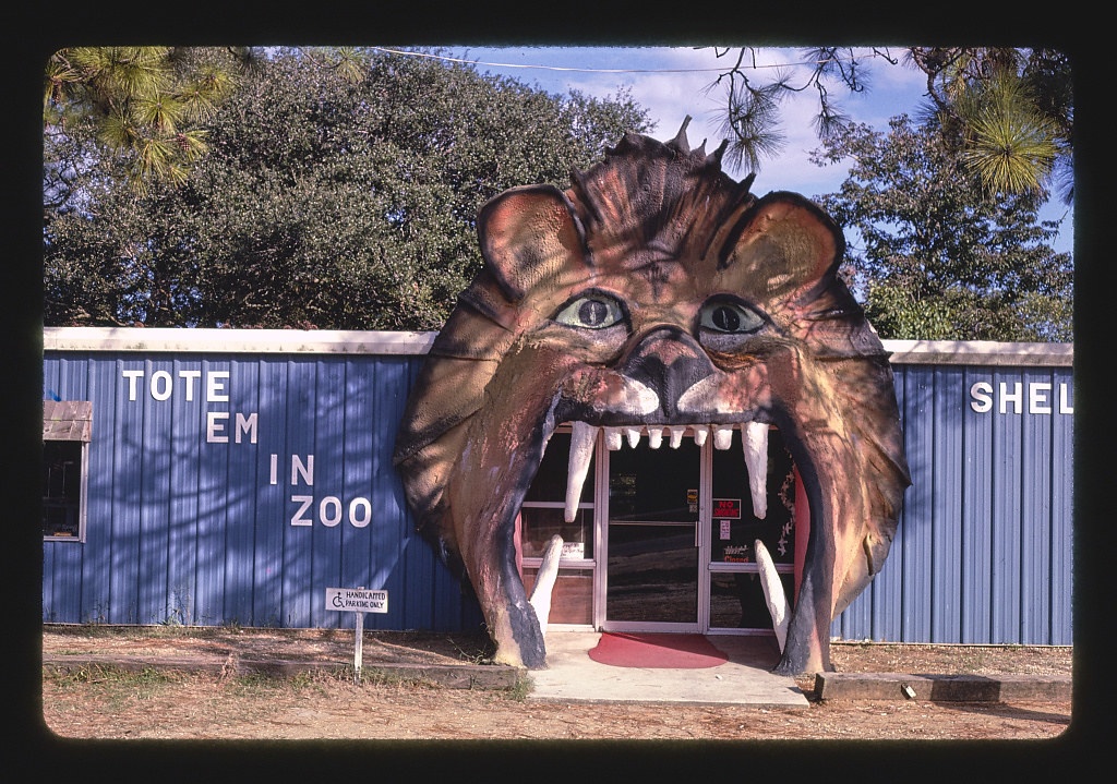 Entrance horizontal, Tote Em in Zoo, Wilmington, North Carolina (LOC)