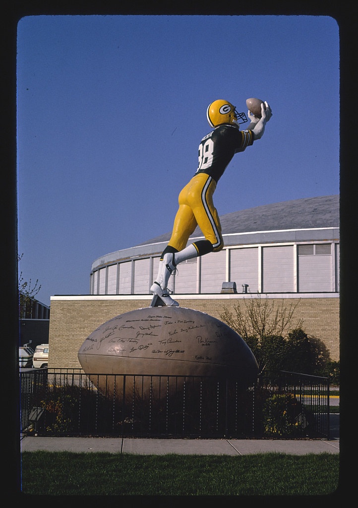 Grenn Bay Packer Hall of Fame statue, Green Bay Avenue, Green Bay, Wisconsin (LOC)