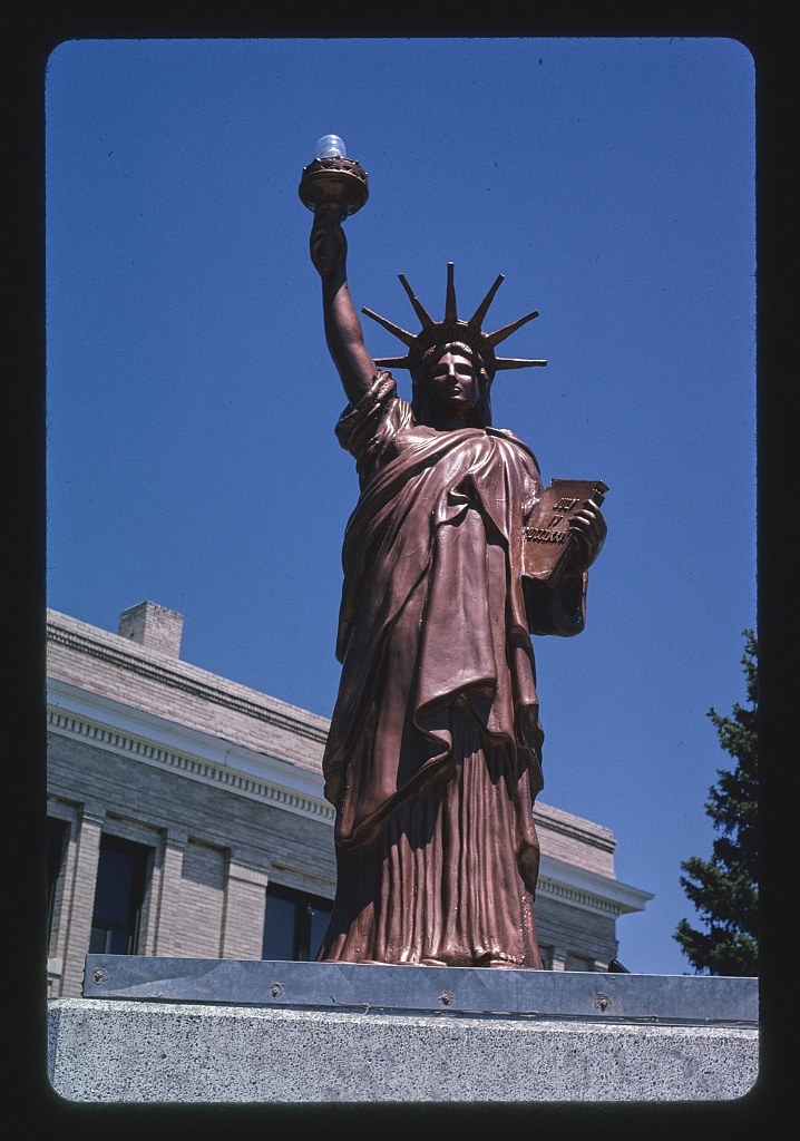 Statue of Liberty at Platte County Courthouse, Wheatland, Wyoming (LOC)