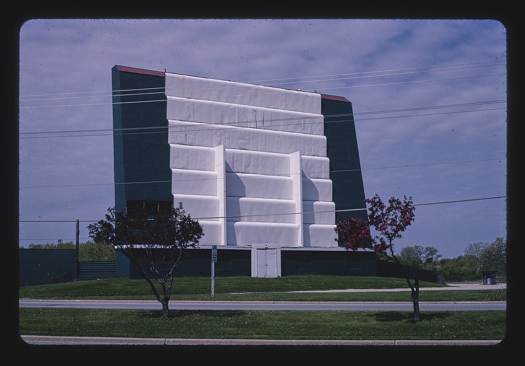 Keno Family Drive-in Theater, Route 32, Kenosha, Wisconsin (LOC)