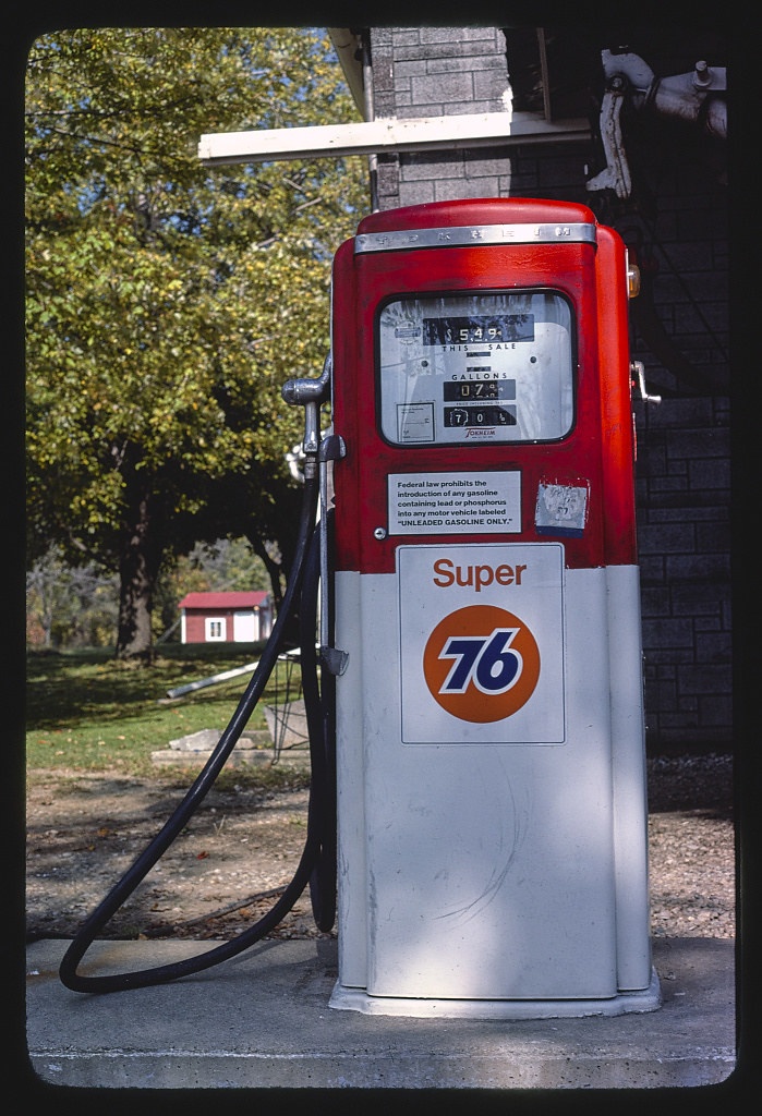 Union 76 gas pump, Route 73, Oakland, Ohio (LOC)